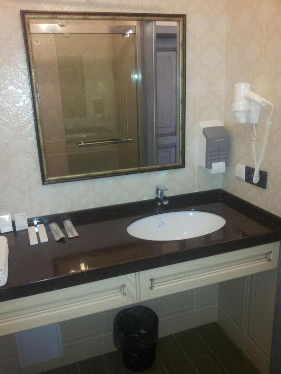 D'Rami Hotel Almaty Eksteriør billede